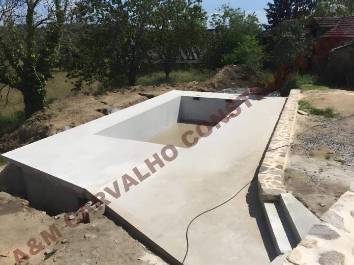 Construction du piscine Bretenoux