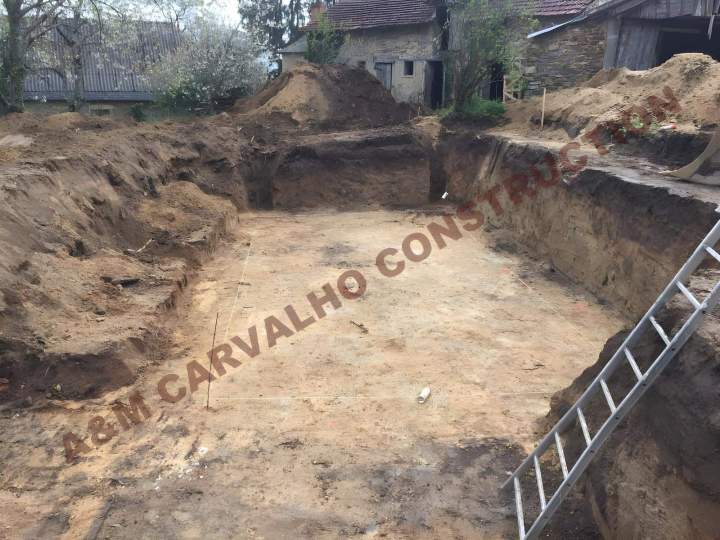 Travaux de terrassement du piscine Bretenoux